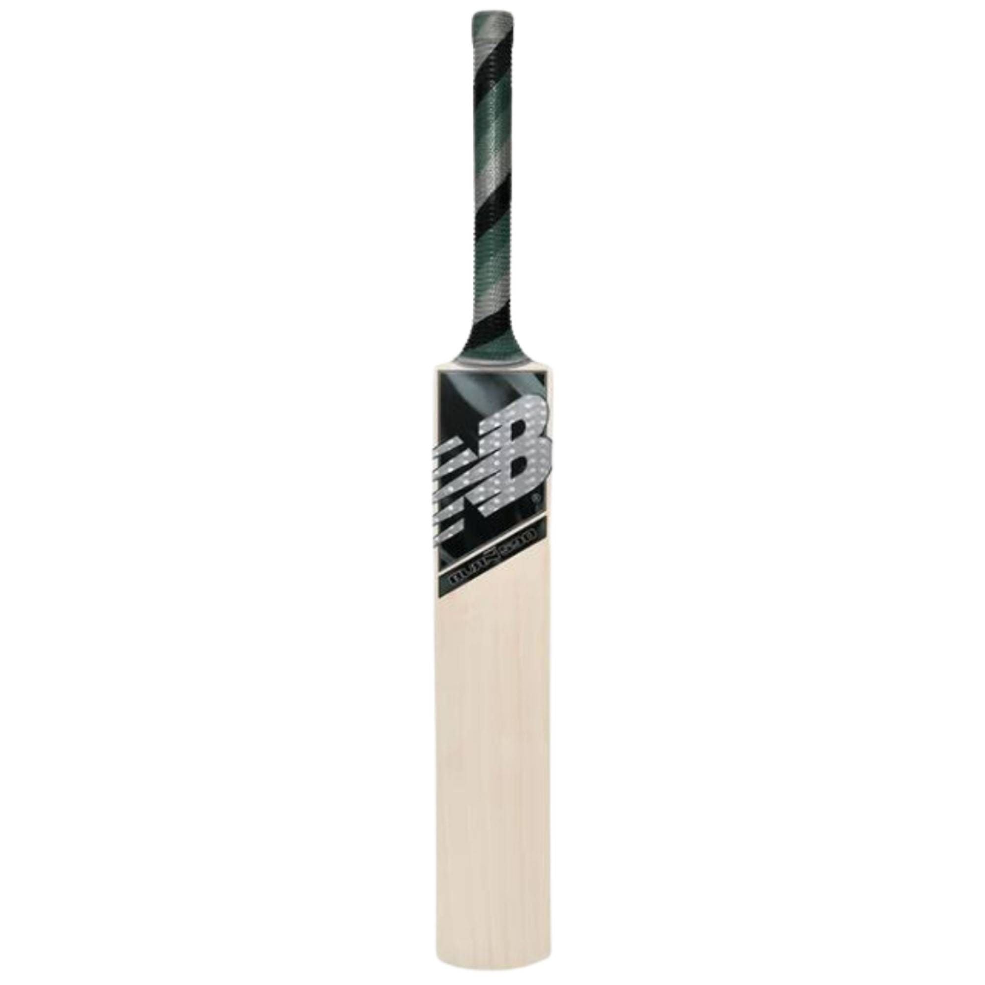 Balanced cricket bat for smooth handling and quick bat speed