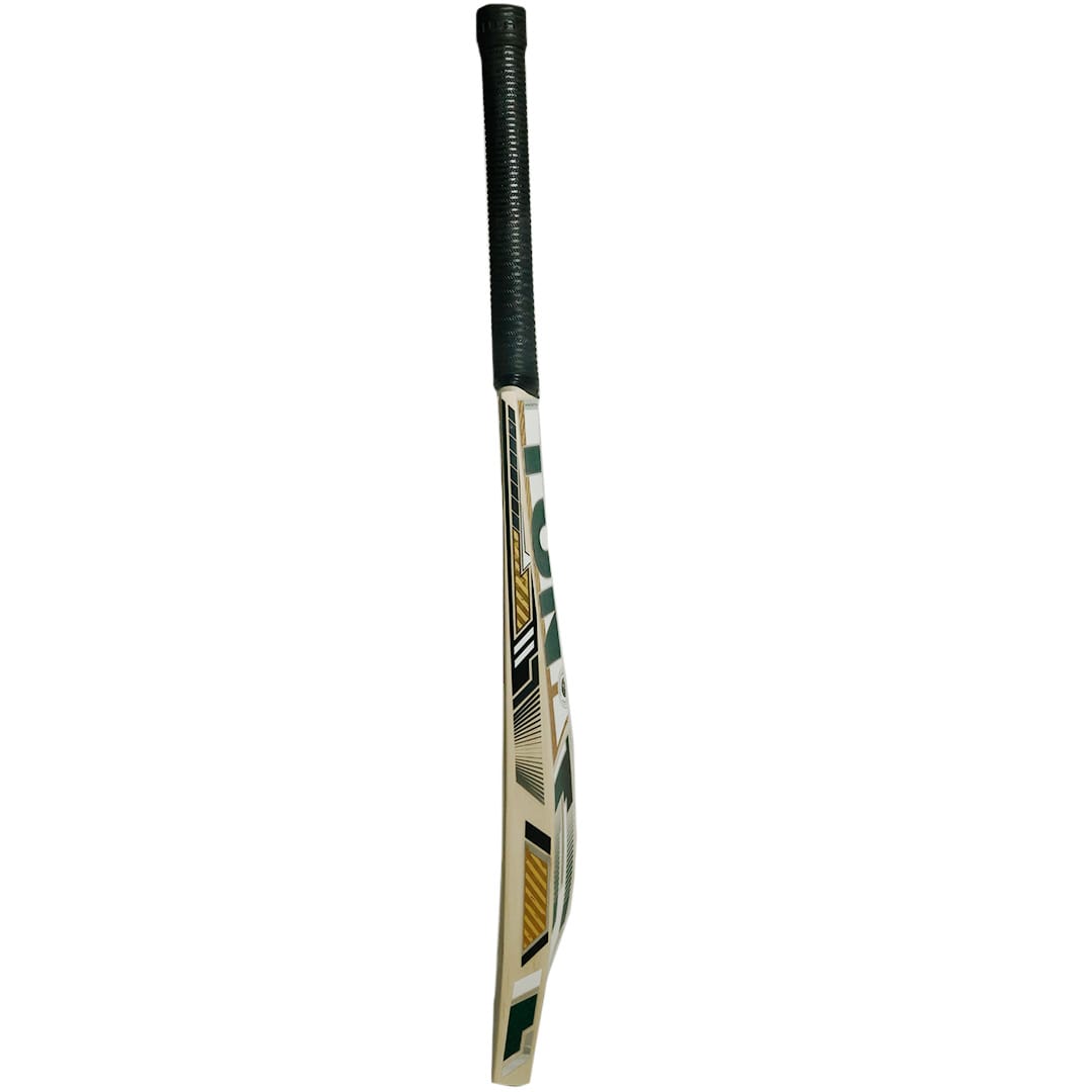Balanced SS cricket bat for fast bat speed and control